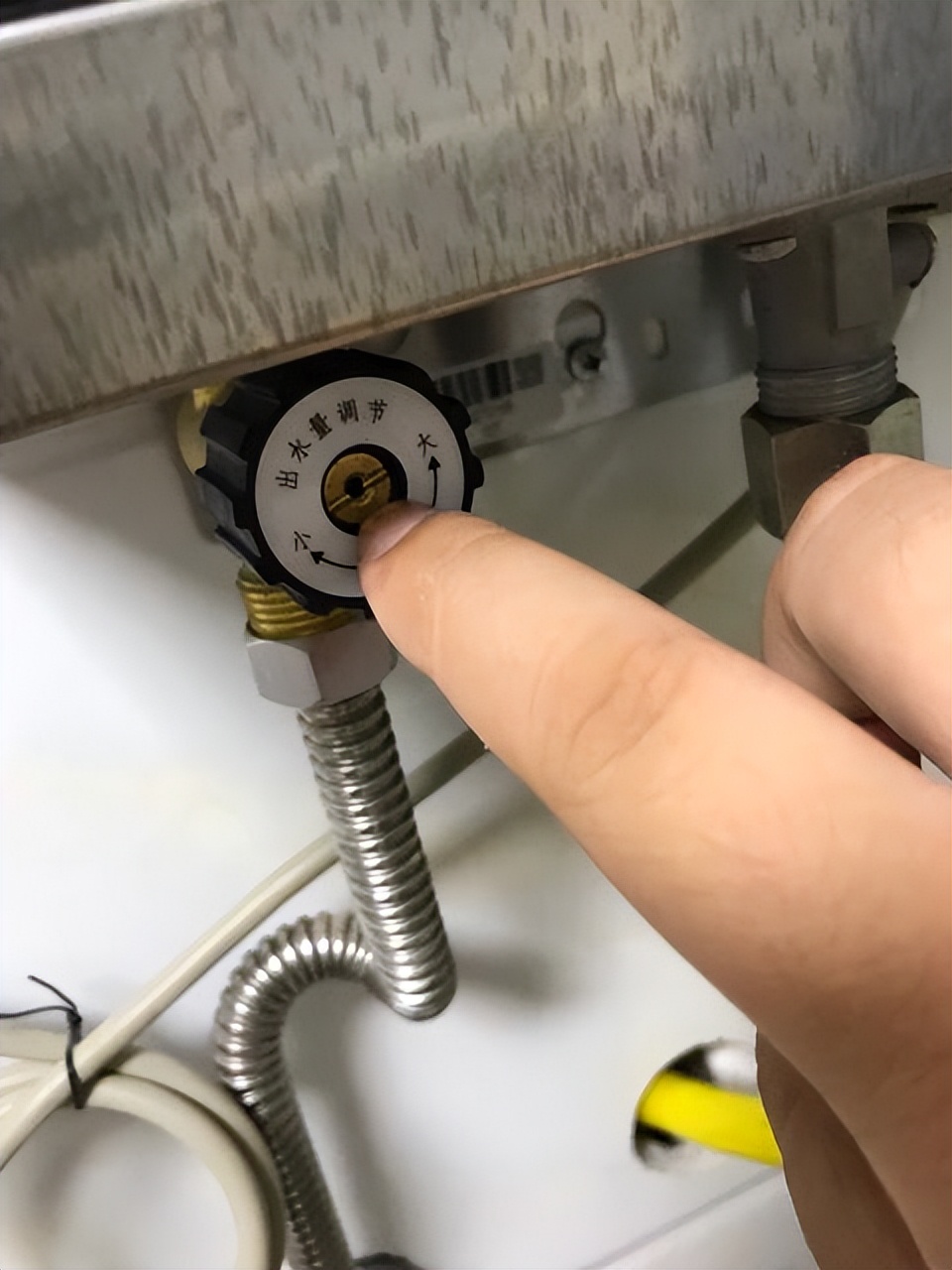 万和燃气热水器冬天温度升不起来,冬天热水器温度上不去是什么原因