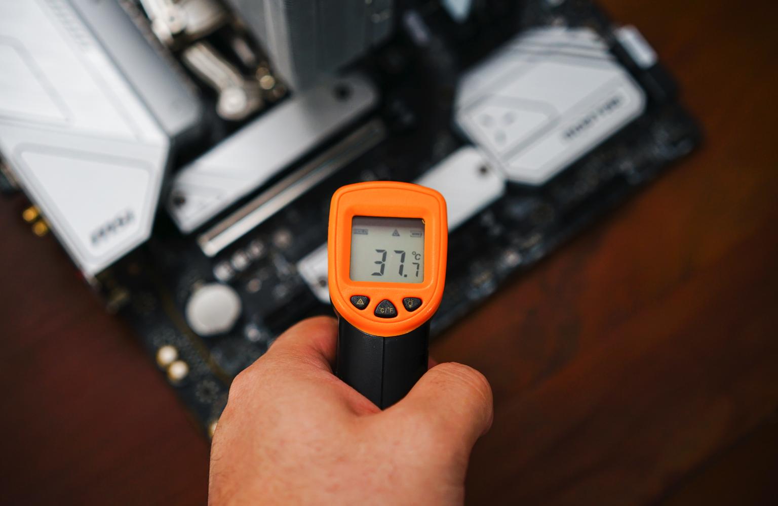 迫击炮b360主板固态散热片,b550迫击炮主板支持pcie4.0固态吗