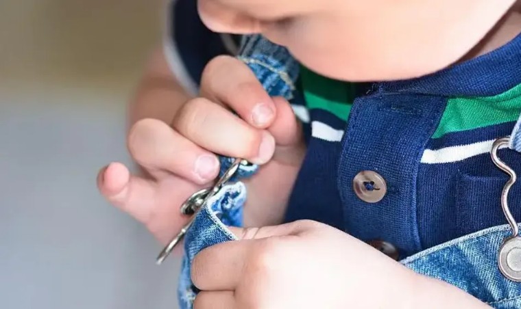 孩子肋骨外翻正常吗需要补钙吗,肋骨外翻补钙后会变正常吗