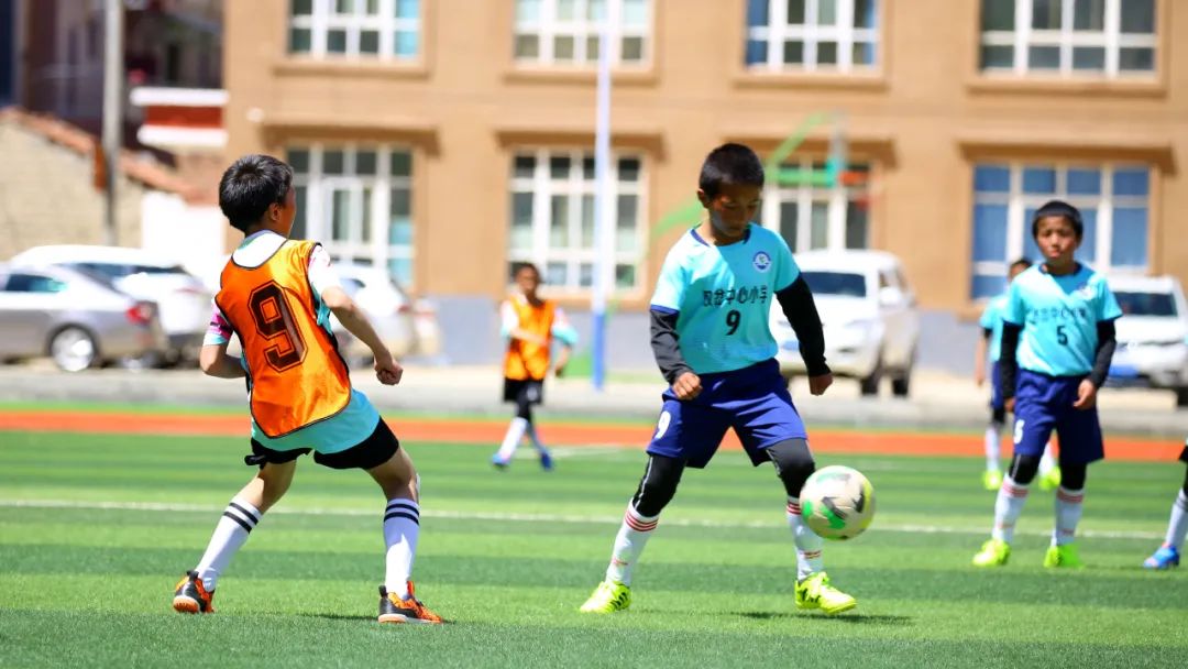 青少年足球联赛视频剪辑,少年足球赛完整视频