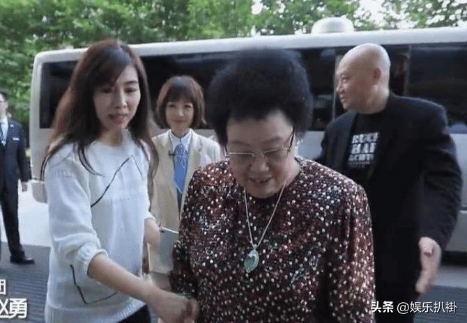 十大男星嫁富婆,娶富婆当老婆的4位男星