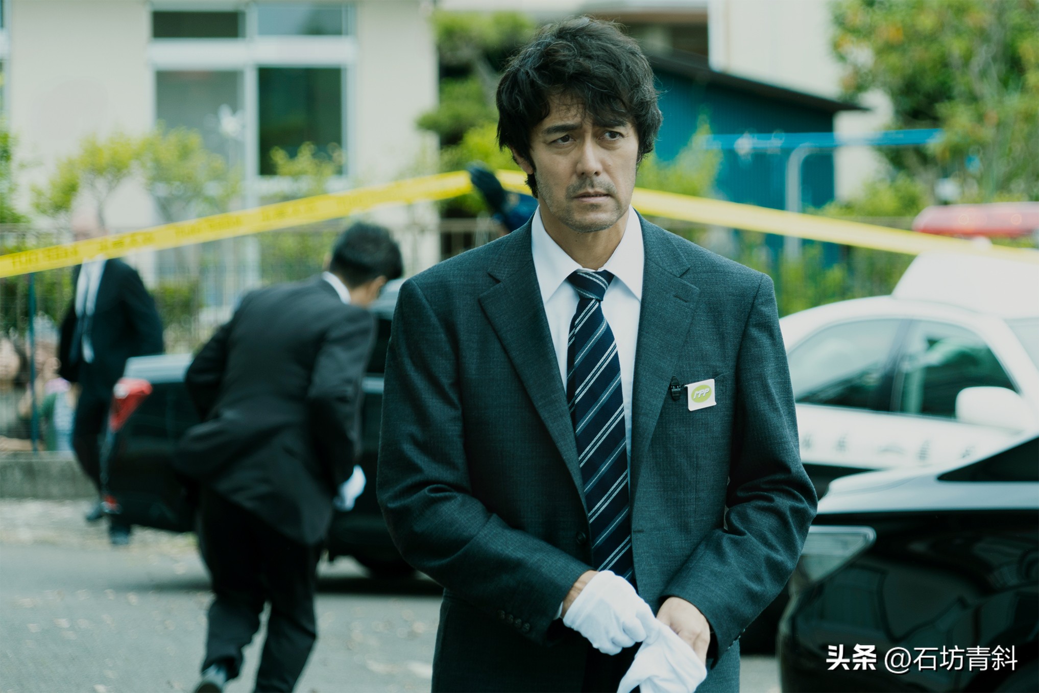 连续43次上杂志封面，欠数亿债务，靠礼券维生，娶小15岁妻子