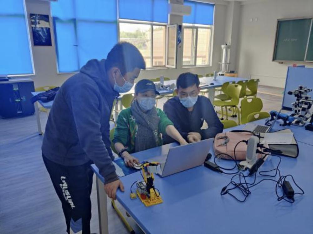 校园变身“科技王国”，激活师生的科技DNA