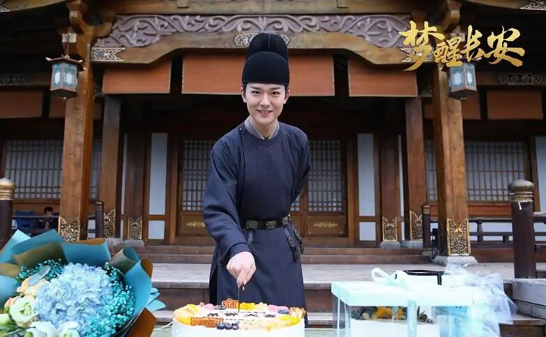 还记得《琉璃》里的无支祁吗？他的荧屏初吻献给了迪丽热巴？