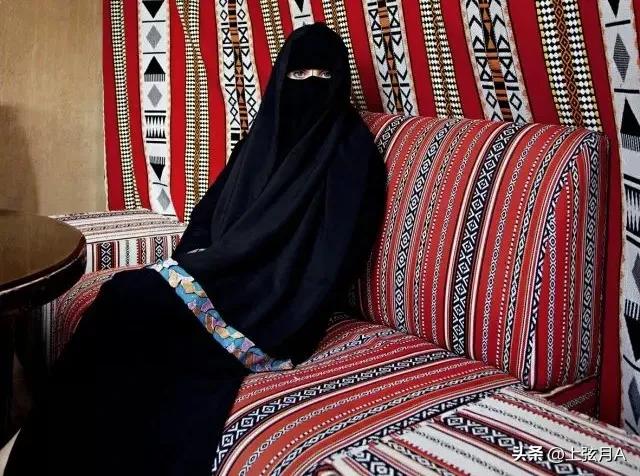 卡塔尔和沙特白袍的区别,沙特和卡塔尔都头戴头巾吗