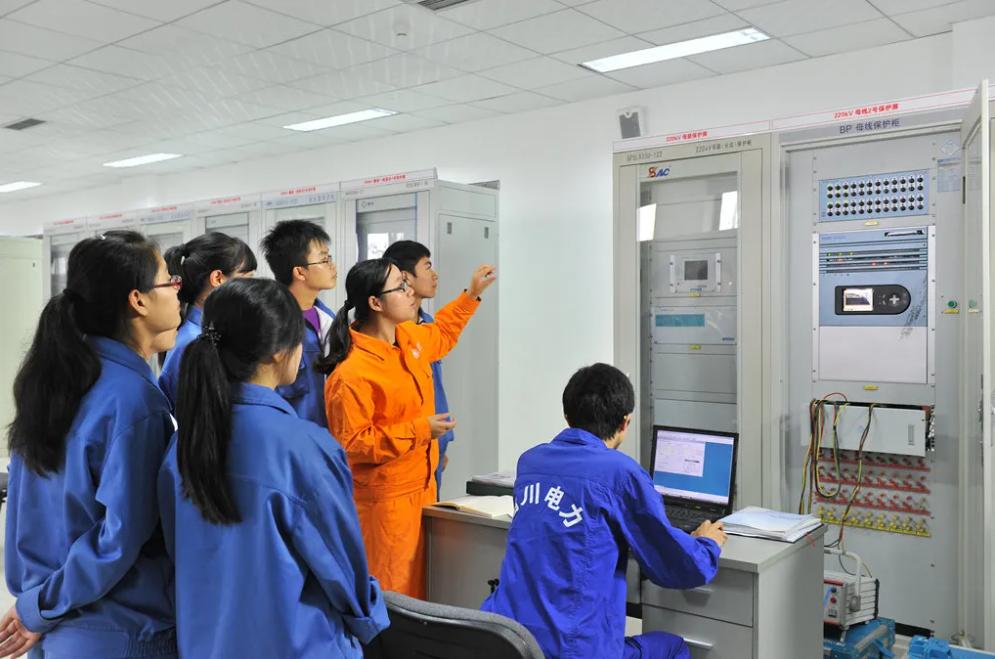 隶属国家电网的国家示范高职院校，百年底蕴，实力强劲，牛人辈出