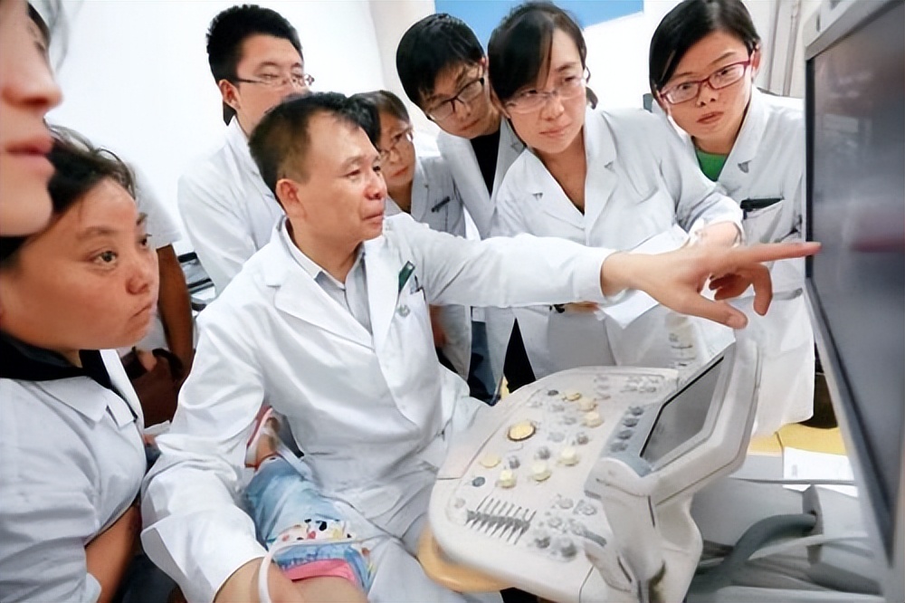 初中毕业读什么技校专业好呢女生,初中毕业读什么学校可以当兵