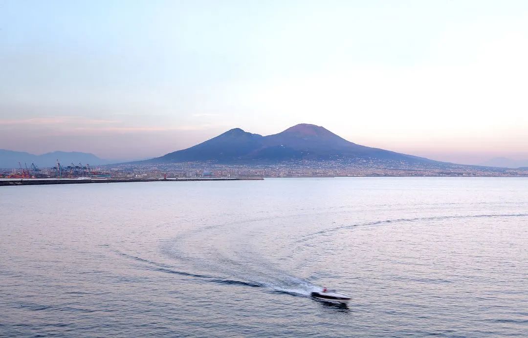 这座边陲小城才叫足球圣城99%人不知道的风景
