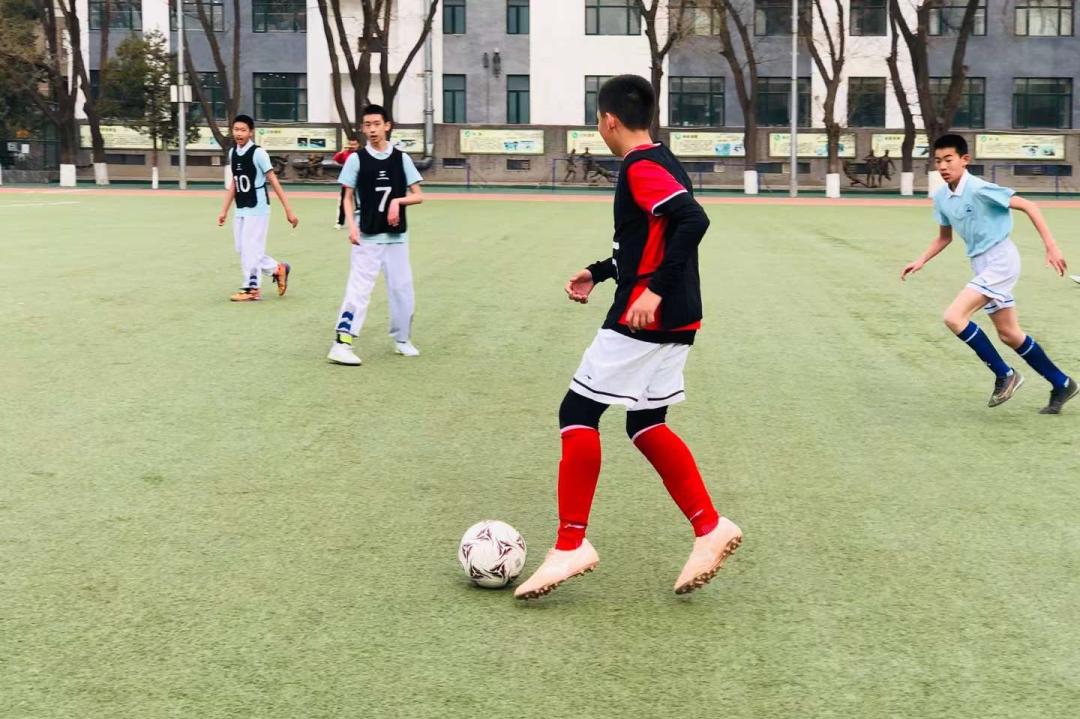 绿茵足球点亮梦想,绿茵点燃梦想