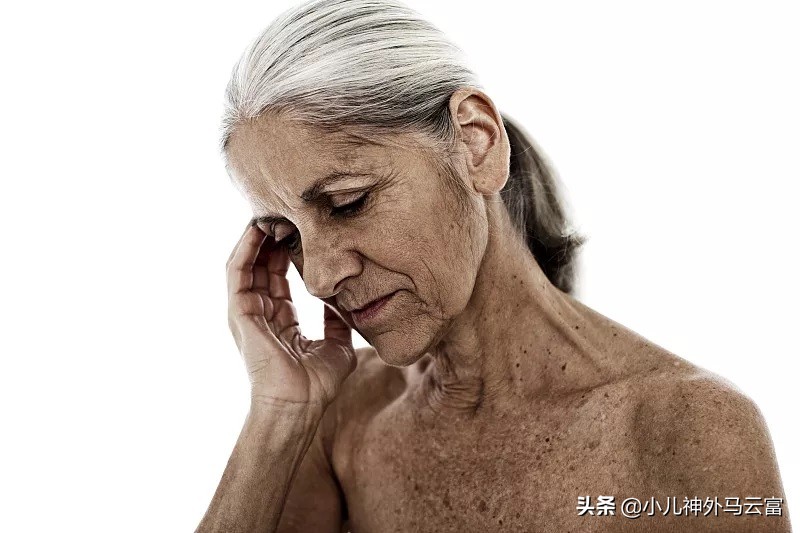 脖子和腋下的小肉粒,脖子和腋窝长小肉粒怎么回事