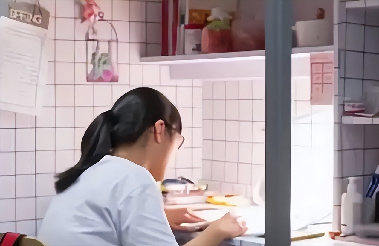 大学生被室友孤立排挤怎么办,大学生买空调被室友孤立