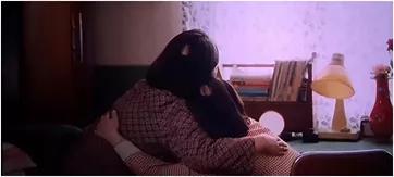 头上突然秃了一个洞是啥原因,头上有一块地方秃了是什么原因呢