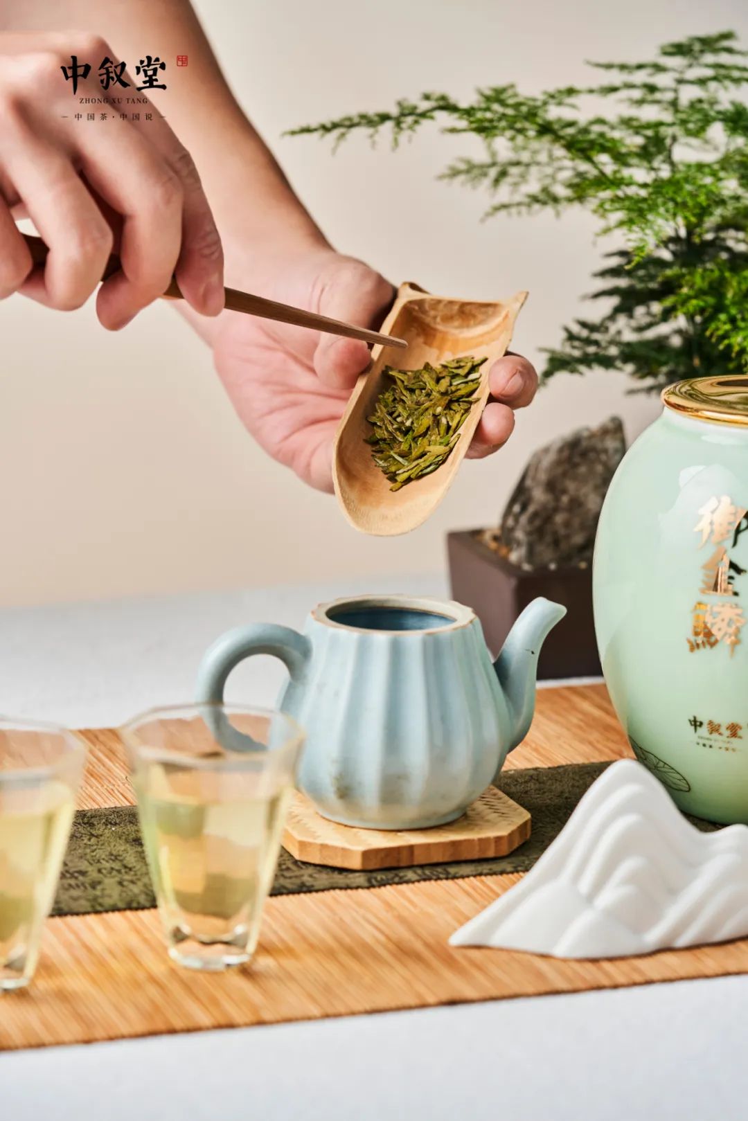 申时茶叙丨御金鳞·西湖龙井已上线!极致鲜爽绿,尽在茶中叙