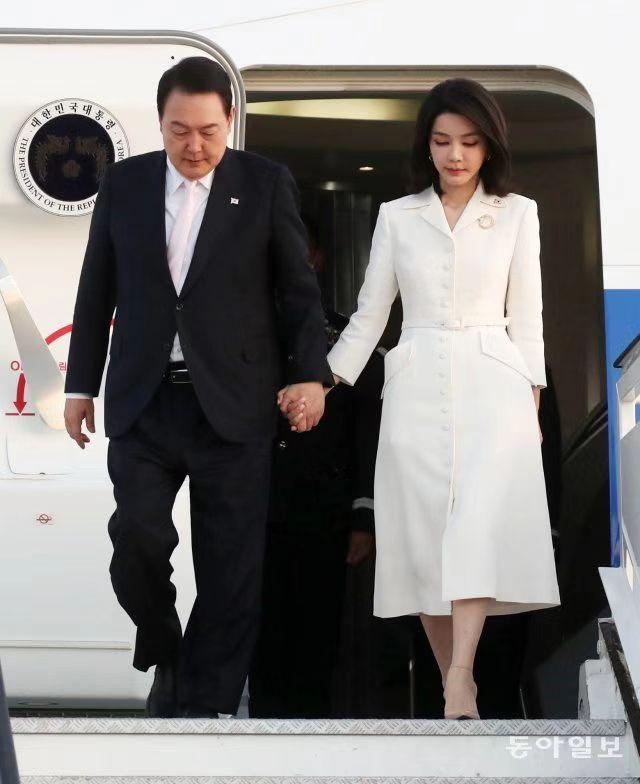 韩国第一夫人英国照,50岁韩国第一夫人亮相巴黎