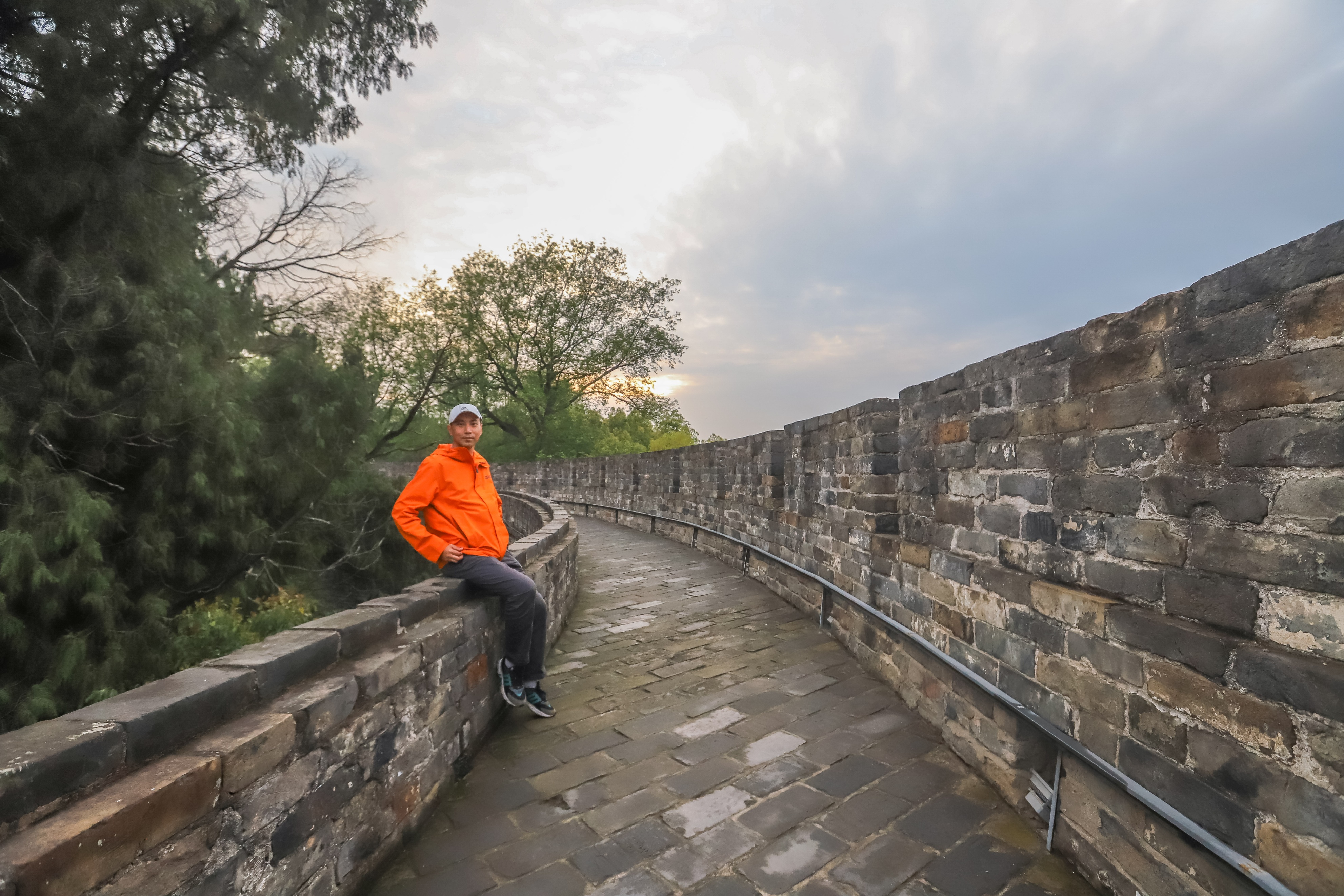 荆州古城墙的历史和照片,襄阳古城墙和荆州古城墙哪个完整