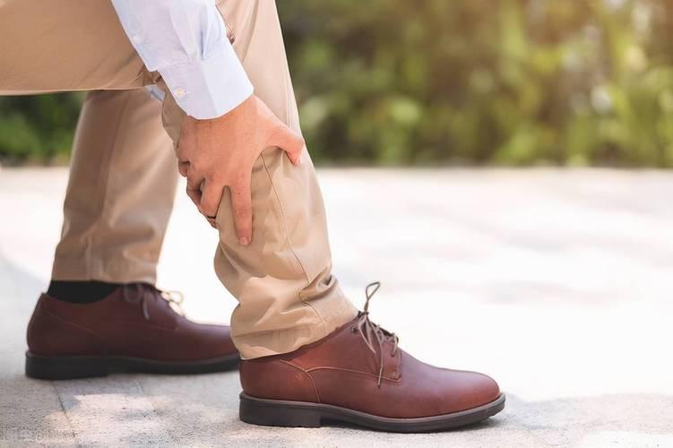 左肩膀疼了三四年了是肺癌吗,左肩膀疼肺癌多长时间可以发现