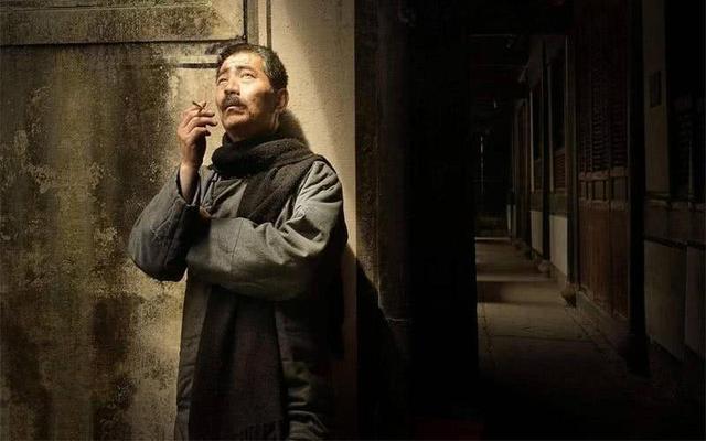 中年的闰土为什么喊鲁迅老爷,为什么闰土长大后叫鲁迅叫老爷