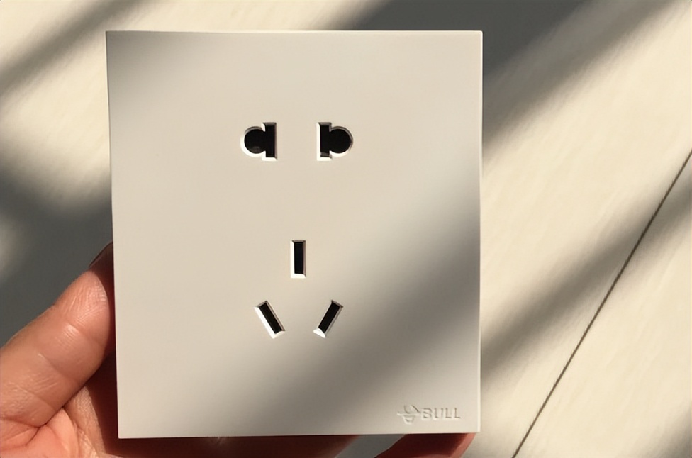 公牛插座三个颜色线分别是什么,公牛插座开关有几个颜色