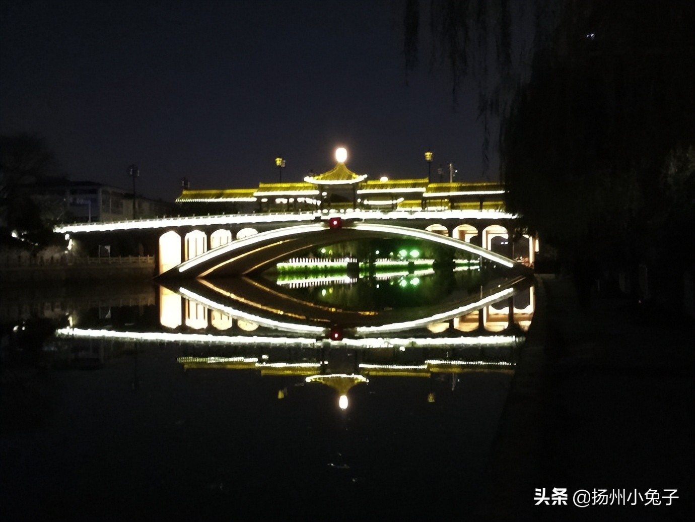 有情有义一湾水，没有东逝去