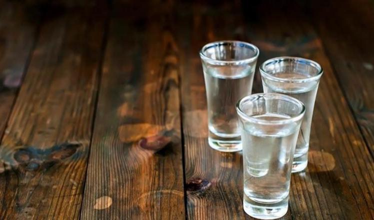 夏天如何喝啤酒不醉,夏天怎么喝冰镇白酒