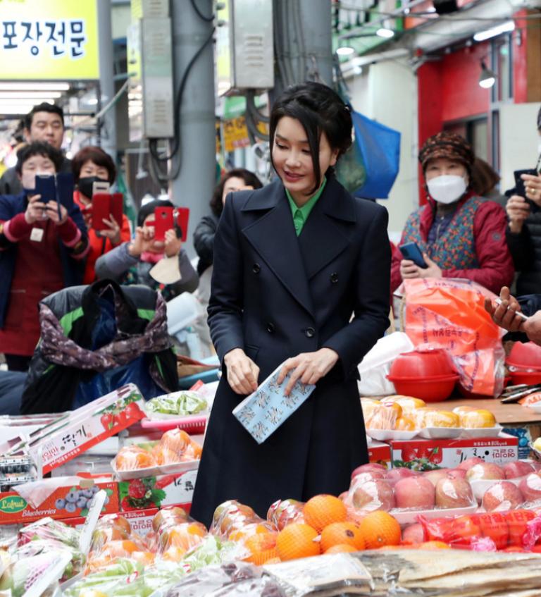 金建希穿衣风格热议,金建希时尚穿着