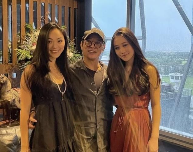 李连杰利智和黄秋燕,李连杰利智的女儿和黄秋燕的女儿