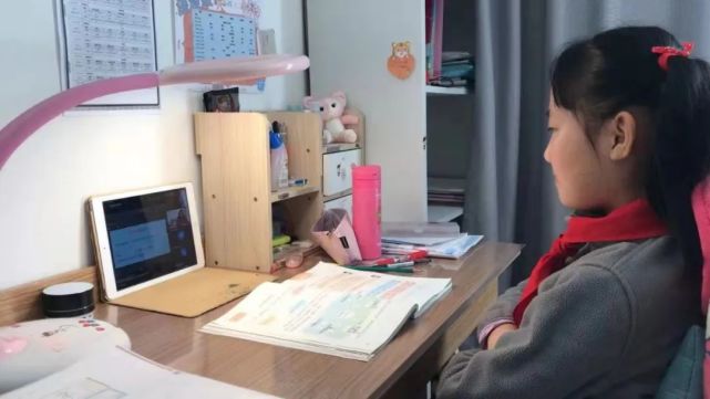 网课间的乒乓乐趣｜石伟