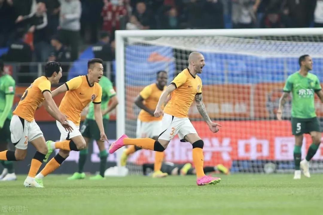 中超赛程表首发山东泰山全面亮相,中超最新积分榜和比赛战况大揭秘