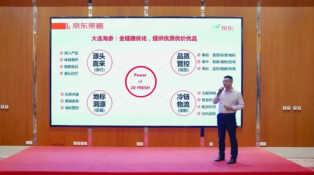 大连现捕海参价格,人工收获海参潜水员下水收获海参