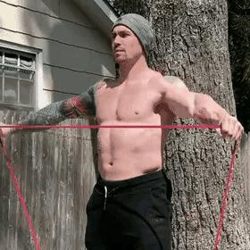 瘦子练肩最好动作,瘦子健身房里如何练肩膀