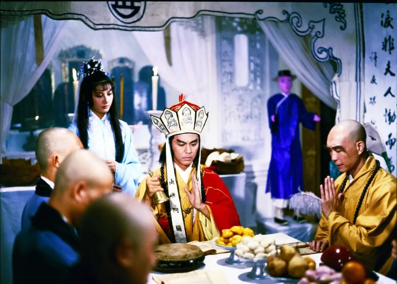 3个亦雌亦雄的大美女，一个46岁自杀，一个不婚不育，一个嫁富商