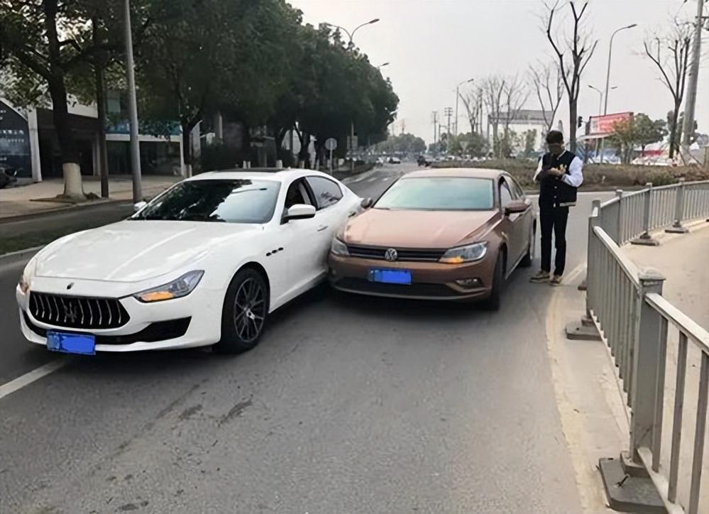 借车交通事故车主应有连带责任吗,借车出行发生车祸是否担责