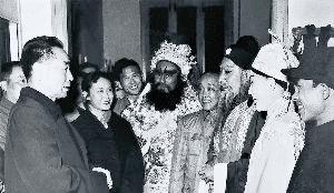 毛主席为她题词，*小平邓**为她灭烟，她是最传奇的影星