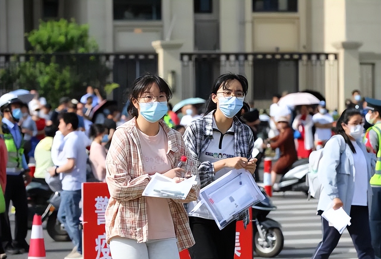 高考考场外的显眼包,高考显眼包合集
