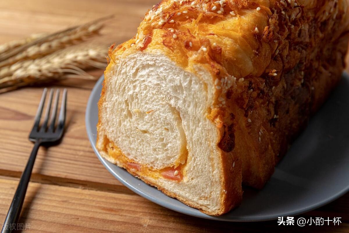 上海人排队买鲜肉月饼,上海人民广场排队买面包