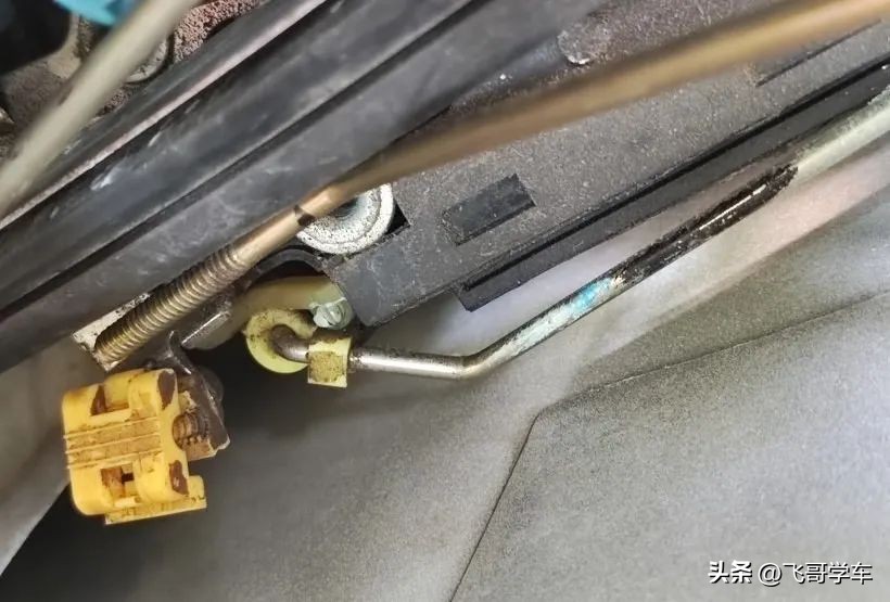 别克凯越车门锁异响和跳动,凯越锁车或者开锁反复跳动