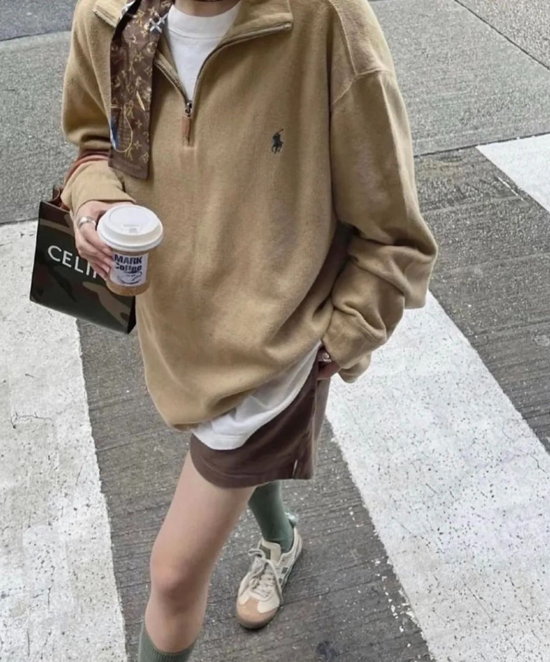 燕麦色搭配什么颜色好看,今年冬天流行燕麦色耐看又高级