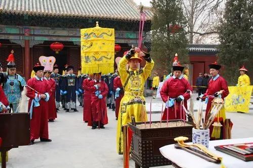 人过七十不上坟到底有什么讲究,大年三十不上坟有讲究吗