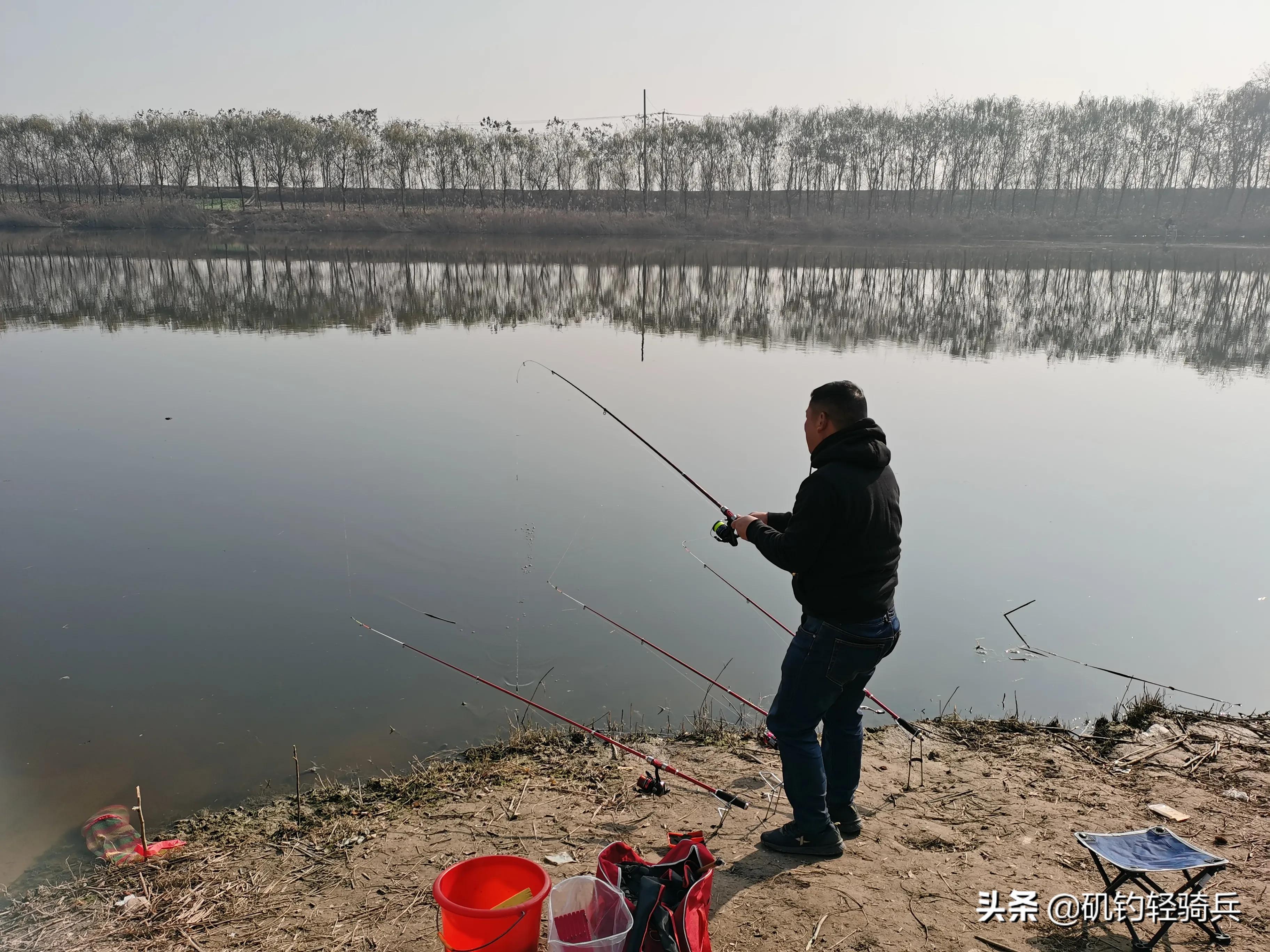 夏天打串钩怎样避开小鱼,水里有水草怎么钓串钩