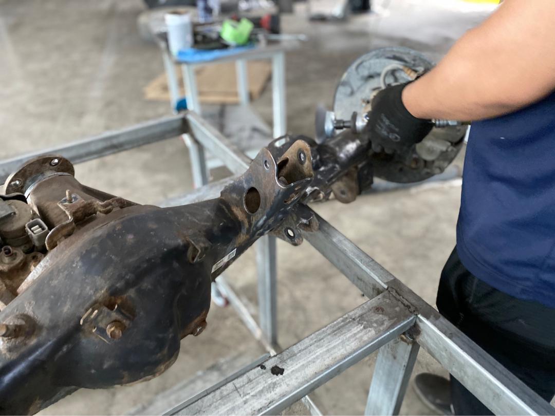 老旧丰田霸道修复,04年丰田霸道翻新改造全过程