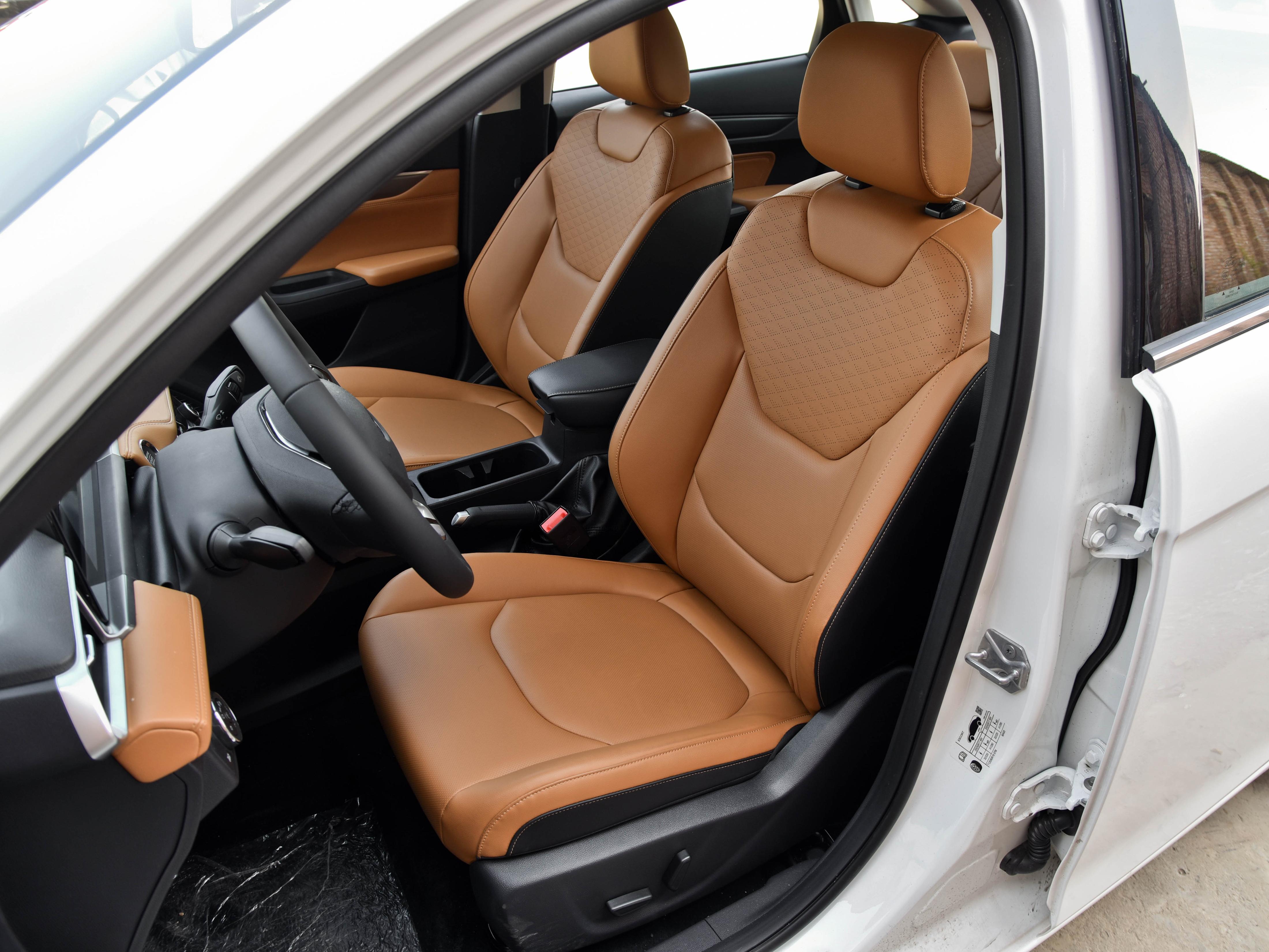 10万安全品质家轿首选福特福睿斯,体验全新一代福特福睿斯