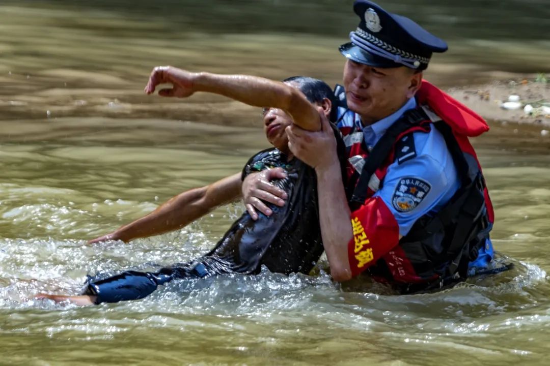 广西非凡十年微视频,公安局非凡十年