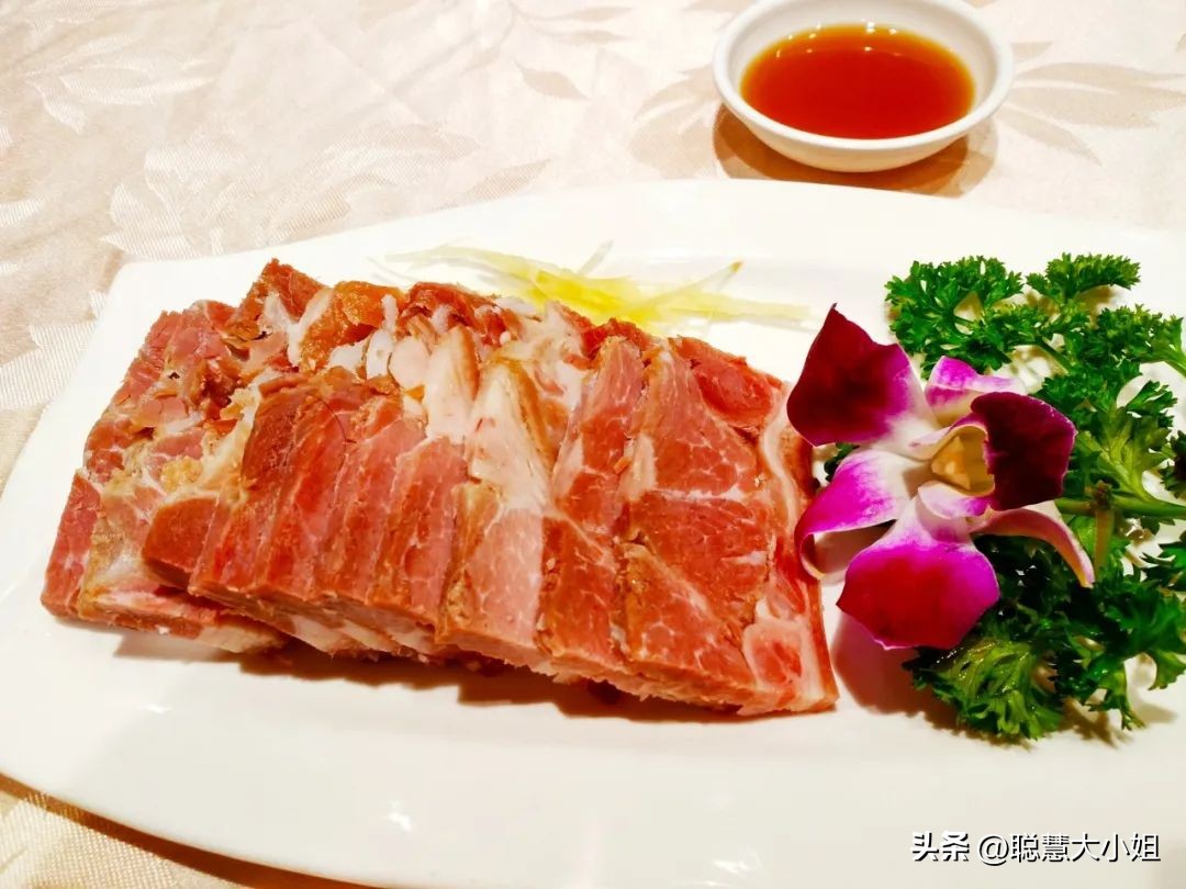 江苏镇江，比扬州安逸。这座有钱低调的小城，倦了就去小住几日