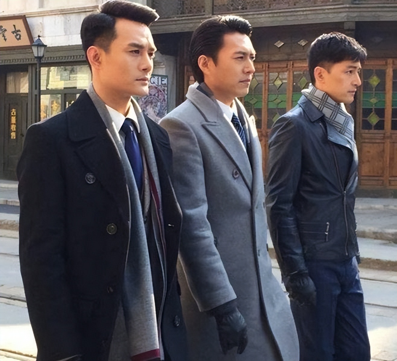 伪装者27明楼和汪曼春,汪曼春爱明楼为什么又陷害明楼