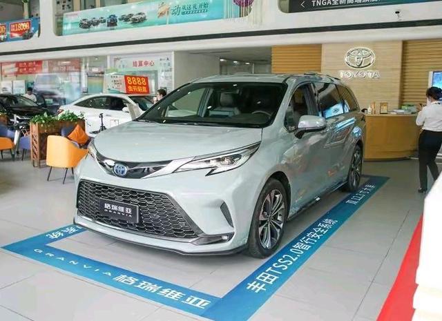 gl8和丰田普瑞维亚哪个更值得买,普瑞维亚和gl8内部空间哪个大