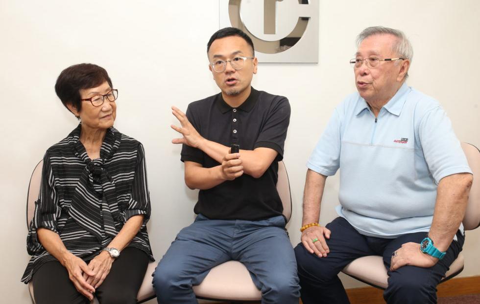 逾10位香港艺人确诊，有人一家五口中招，歌手吴林峰发声道歉