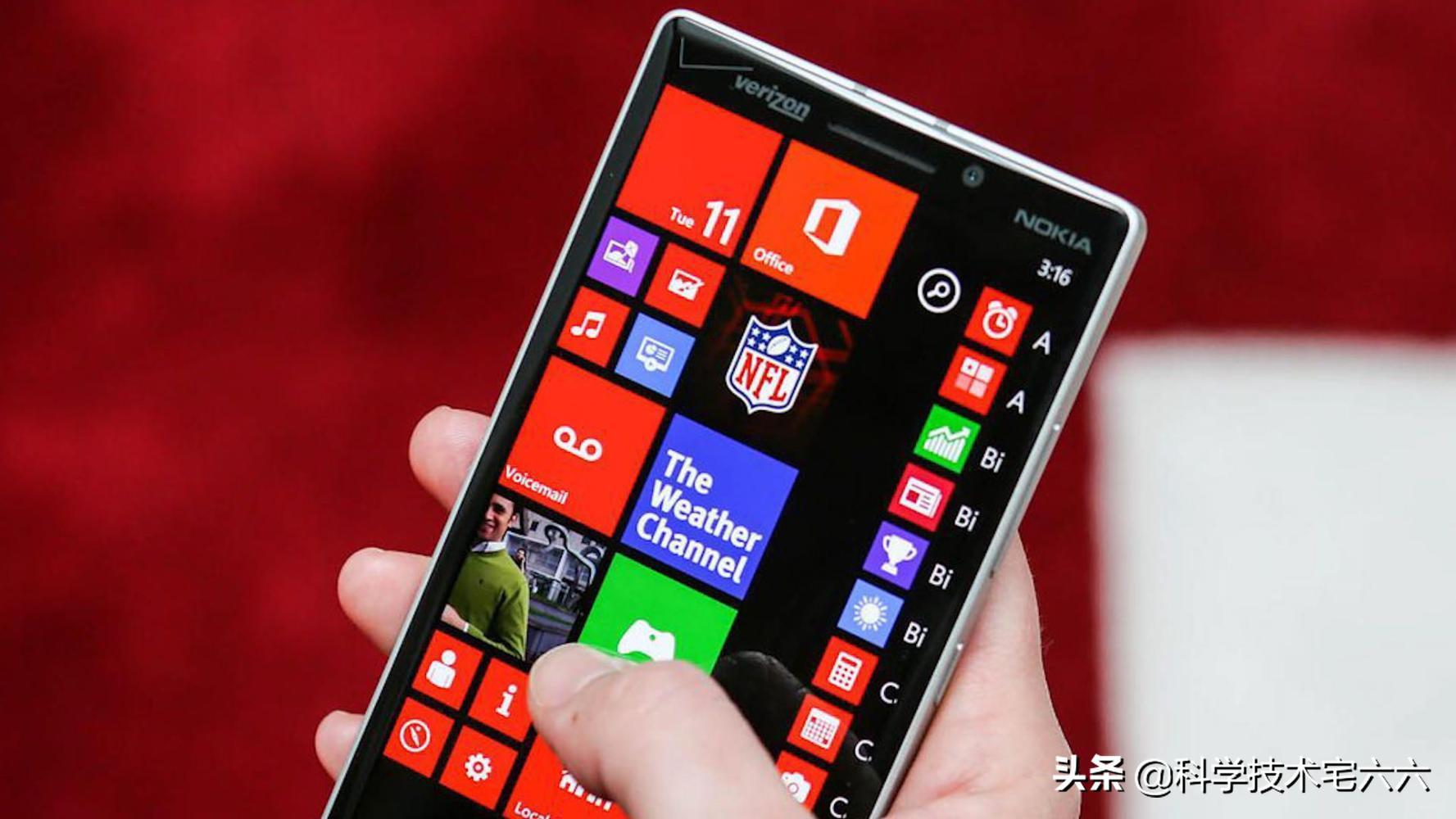 苹果公司推出第一台iphone的年份,苹果手机创始人的艰难历程