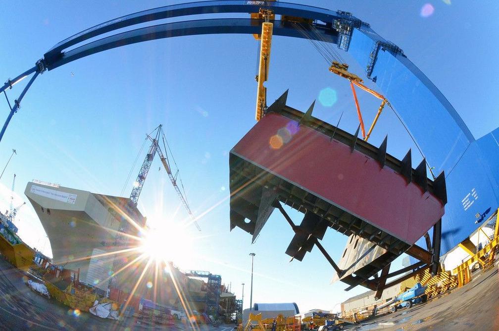 印度不买吃大亏！中国龙门吊“徒手”提起钻井平台，创造世界之最