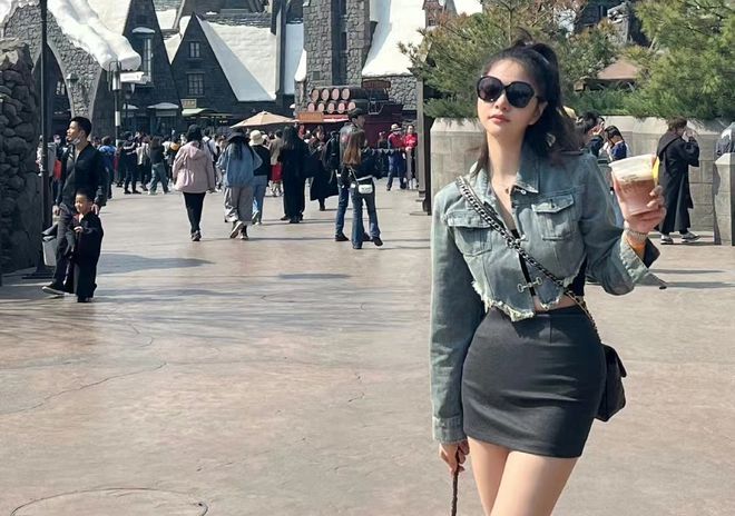 恭喜2米06男篮国手订婚，准老婆1米8超高颜值，远看似女明星杨颖