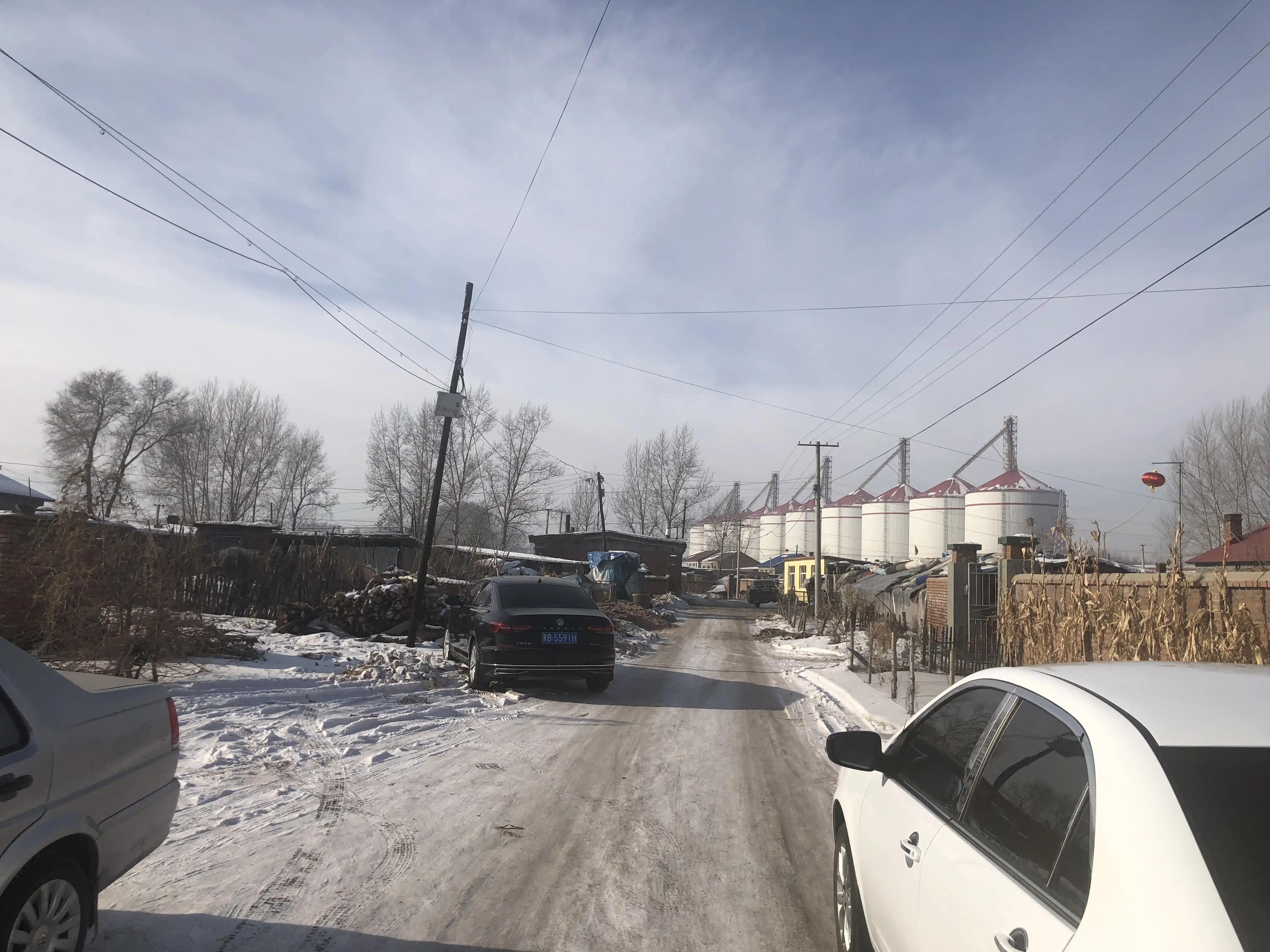 三十年的朋友大庆在童年时就是我们的楷模，原因不是因为他帅